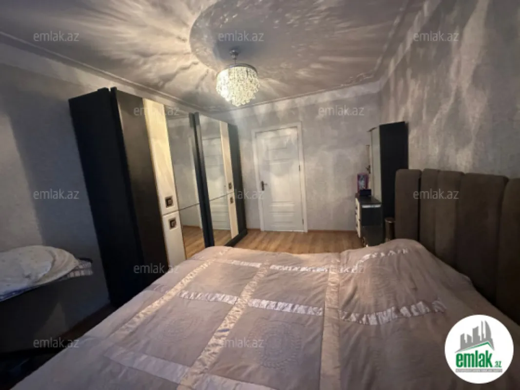 Satılır 4 otaqlı köhnə tikili 105 m²