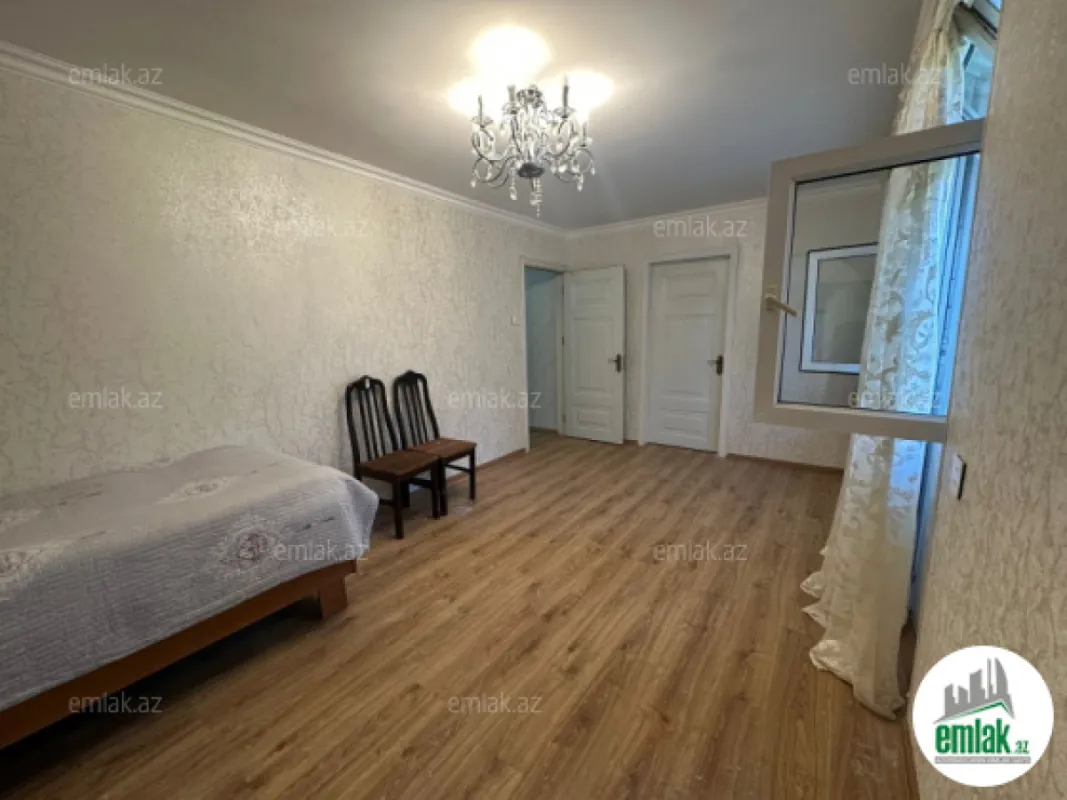 Satılır 4 otaqlı köhnə tikili 105 m²