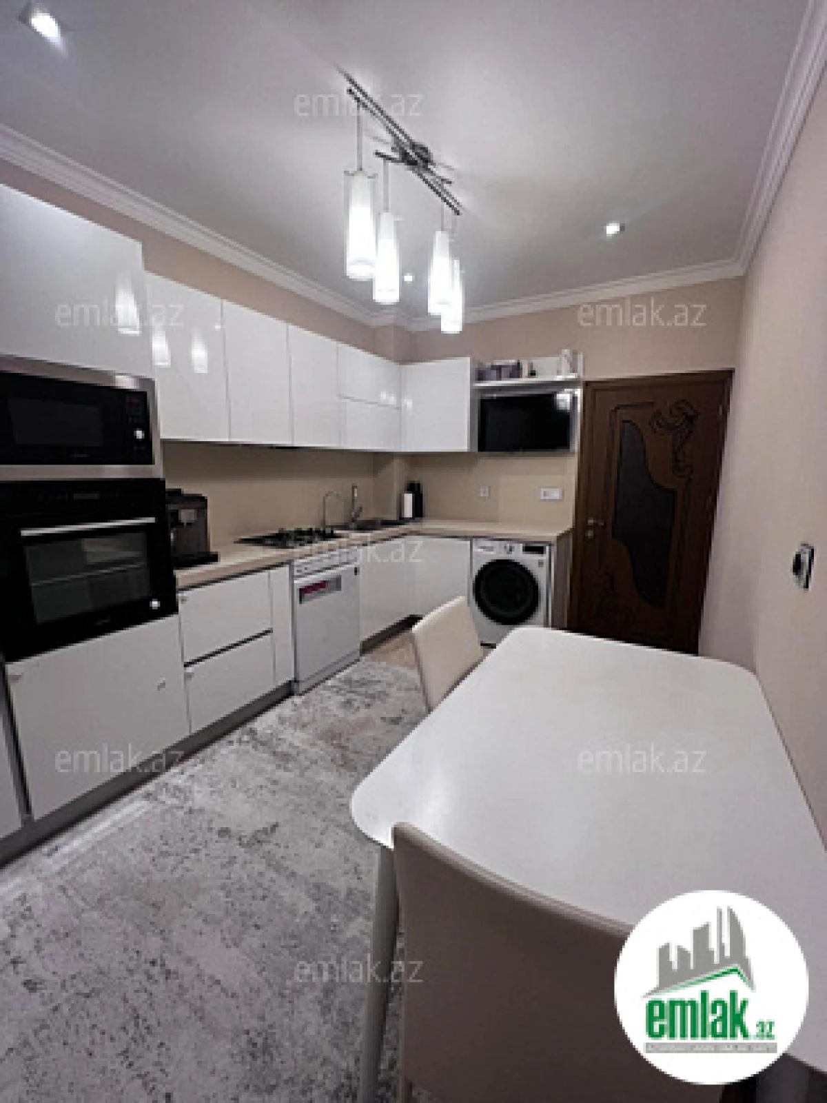 Satılır 3 otaqlı yeni tikili 80 m²