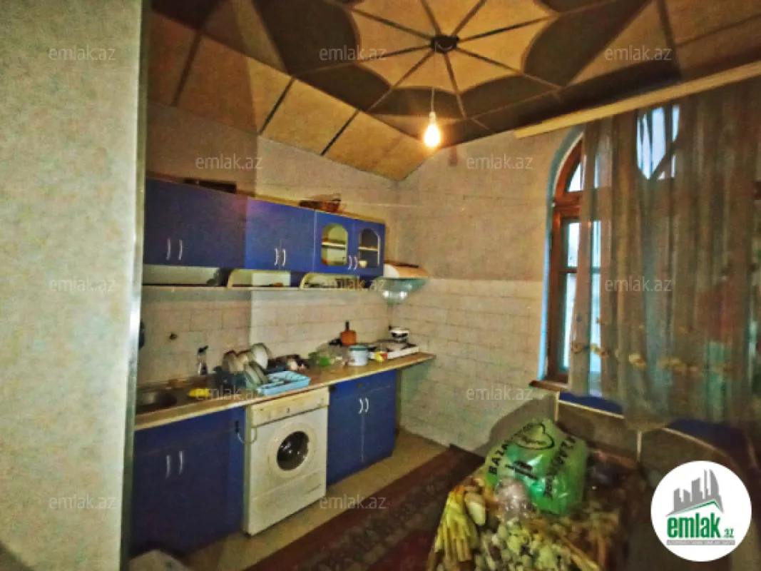Satılır 2 otaqlı köhnə tikili 70 m²