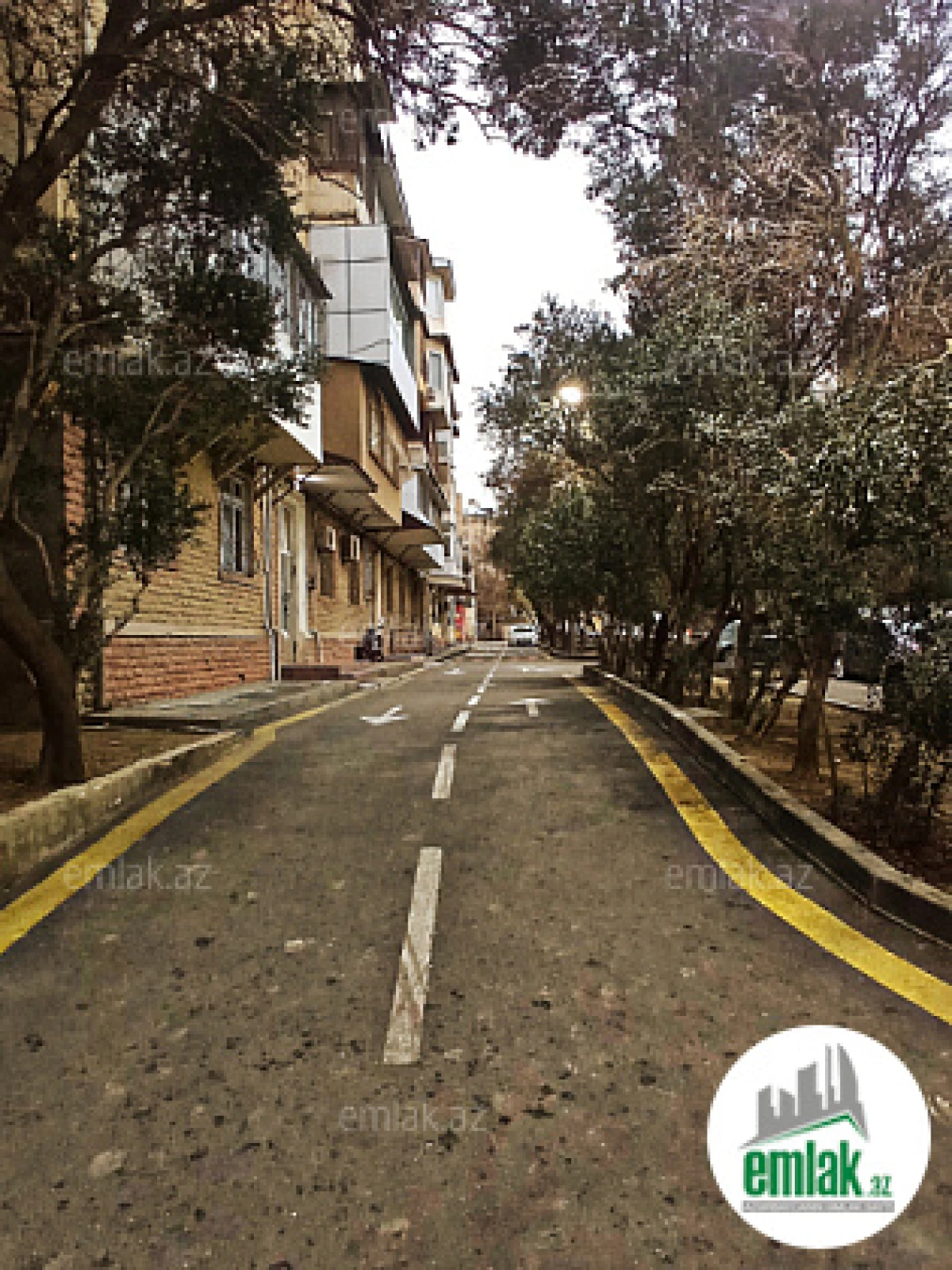 Satılır 2 otaqlı köhnə tikili 70 m²