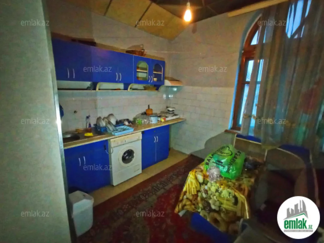 Satılır 2 otaqlı köhnə tikili 70 m²