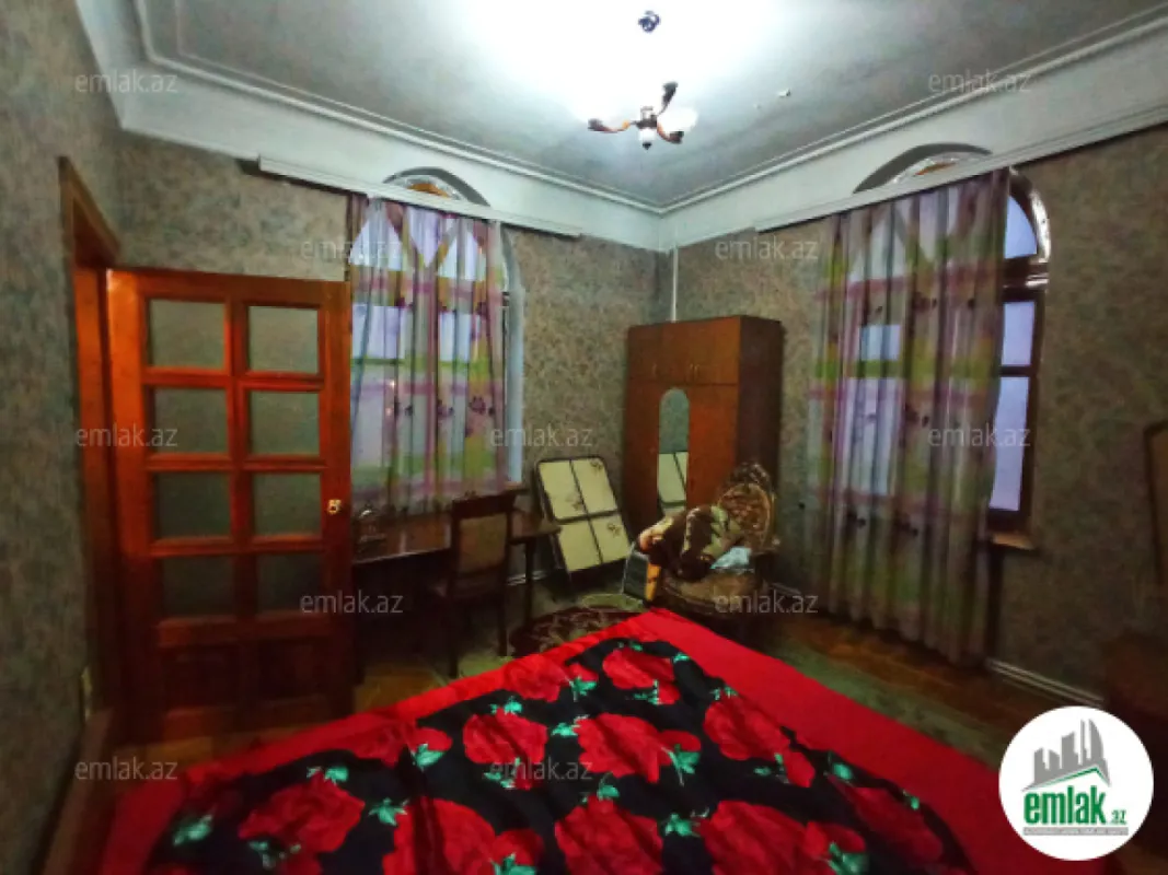 Satılır 2 otaqlı köhnə tikili 70 m²