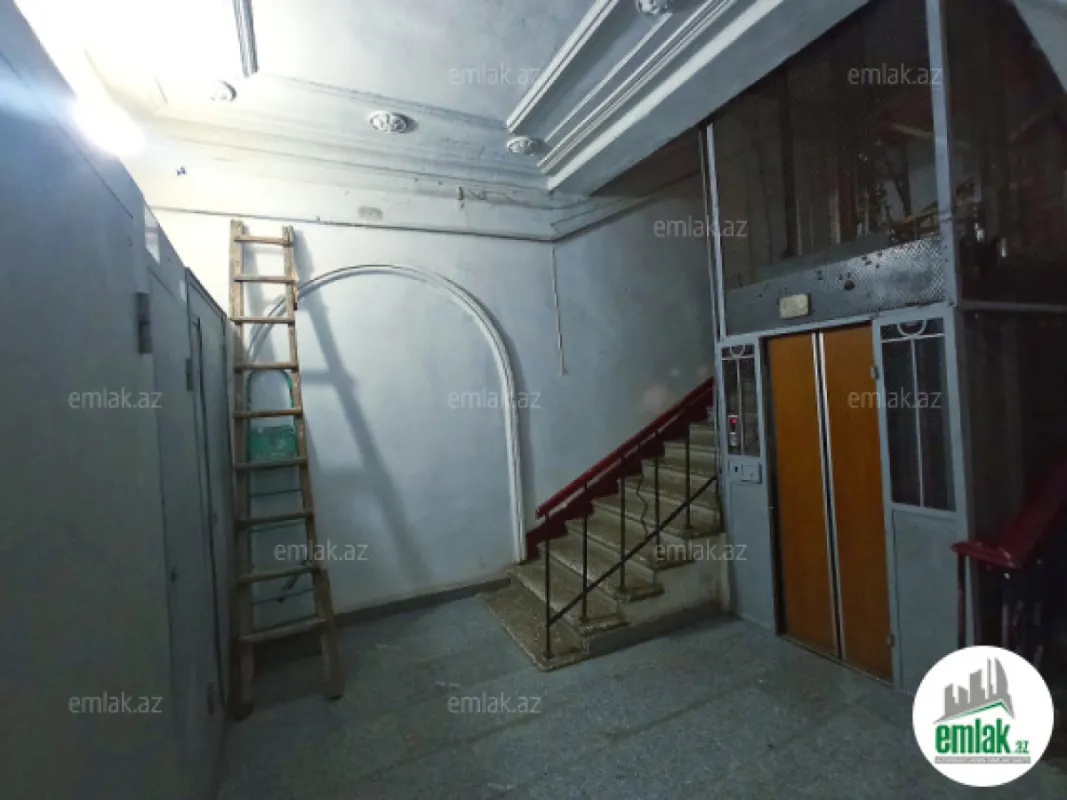 Satılır 2 otaqlı köhnə tikili 70 m²