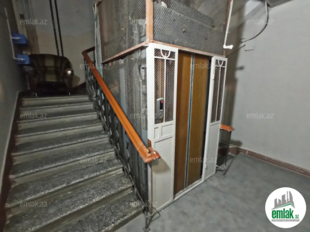 Satılır 2 otaqlı köhnə tikili 70 m²