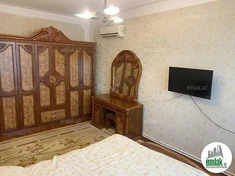 Satılır 4 otaqlı köhnə tikili 120 m²