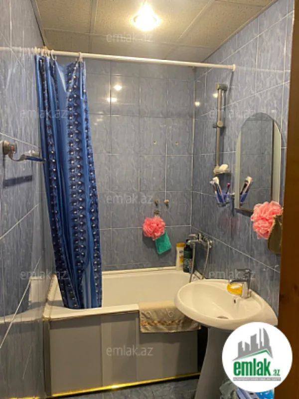 Satılır 4 otaqlı köhnə tikili 120 m²