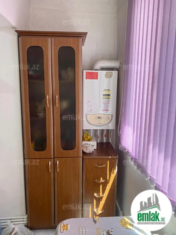 Satılır 4 otaqlı köhnə tikili 120 m²