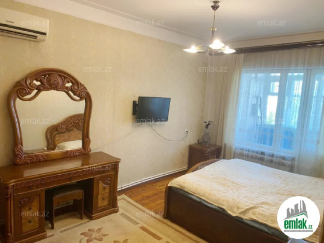 Satılır 4 otaqlı köhnə tikili 120 m²