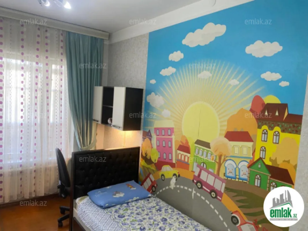 Satılır 4 otaqlı köhnə tikili 120 m²