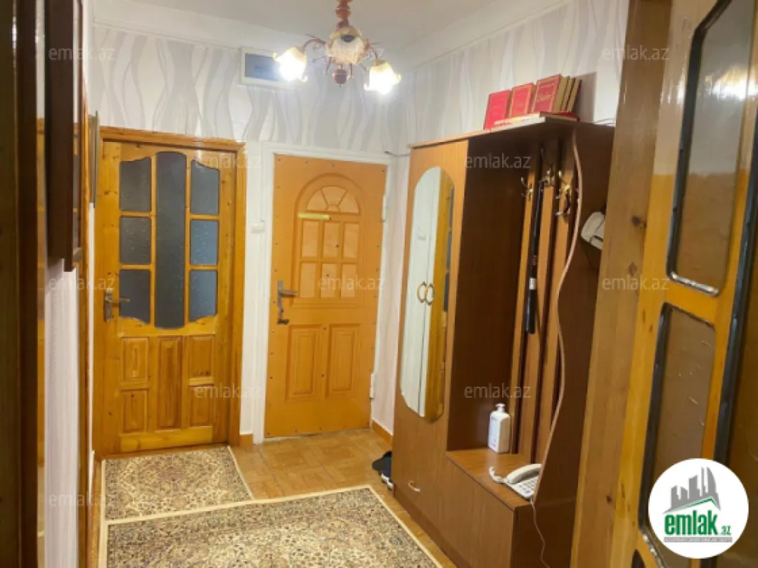 Satılır 4 otaqlı köhnə tikili 120 m²