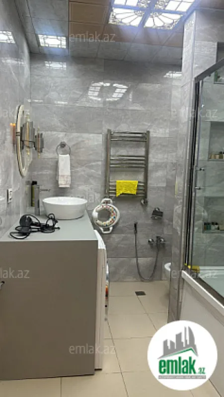 Satılır 4 otaqlı yeni tikili 160 m²