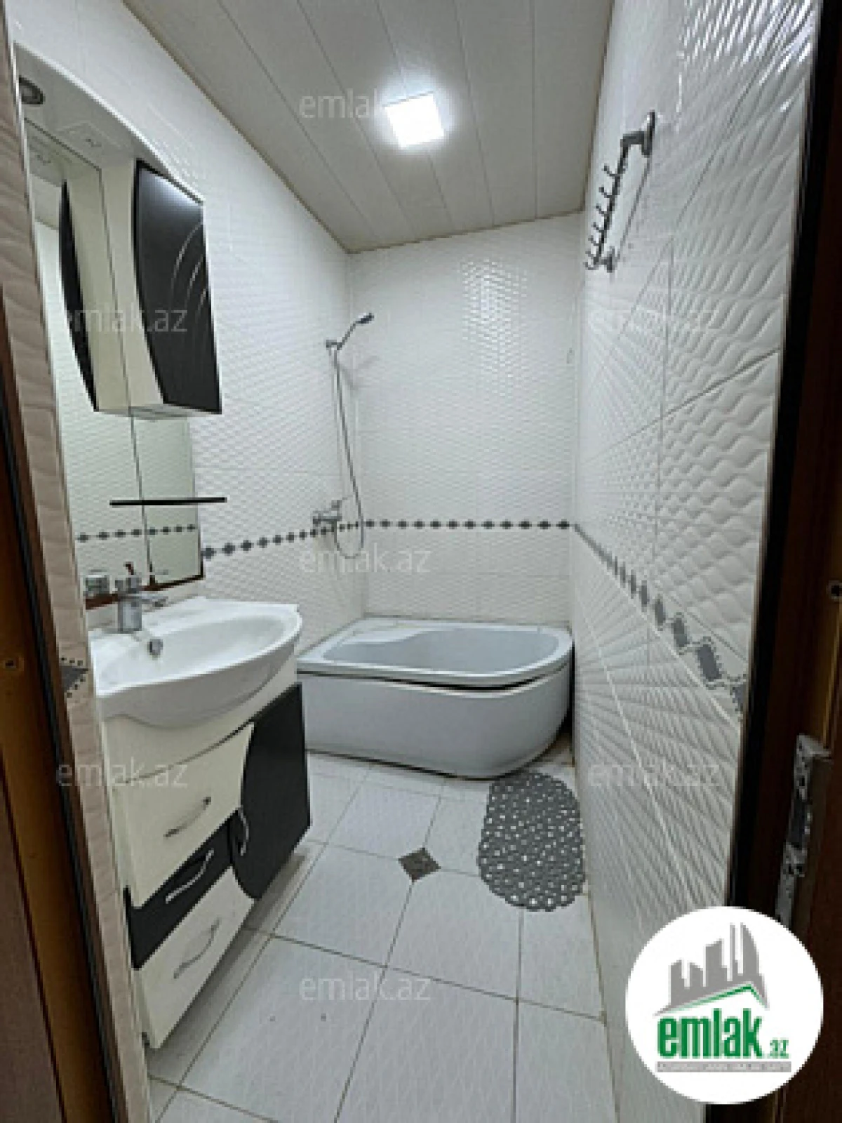 Satılır 3 otaqlı köhnə tikili 80 m²