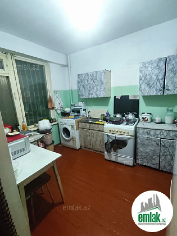 Satılır 3 otaqlı köhnə tikili 90 m²
