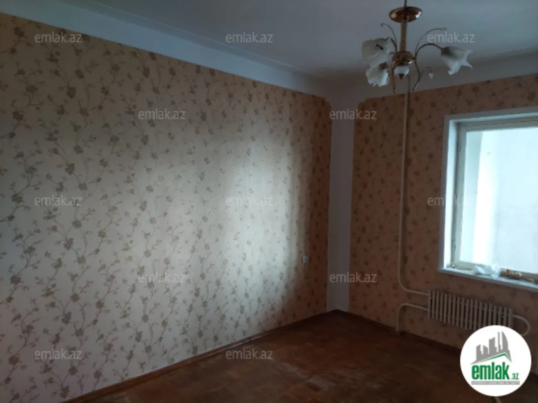 Satılır 4 otaqlı köhnə tikili 100 m²