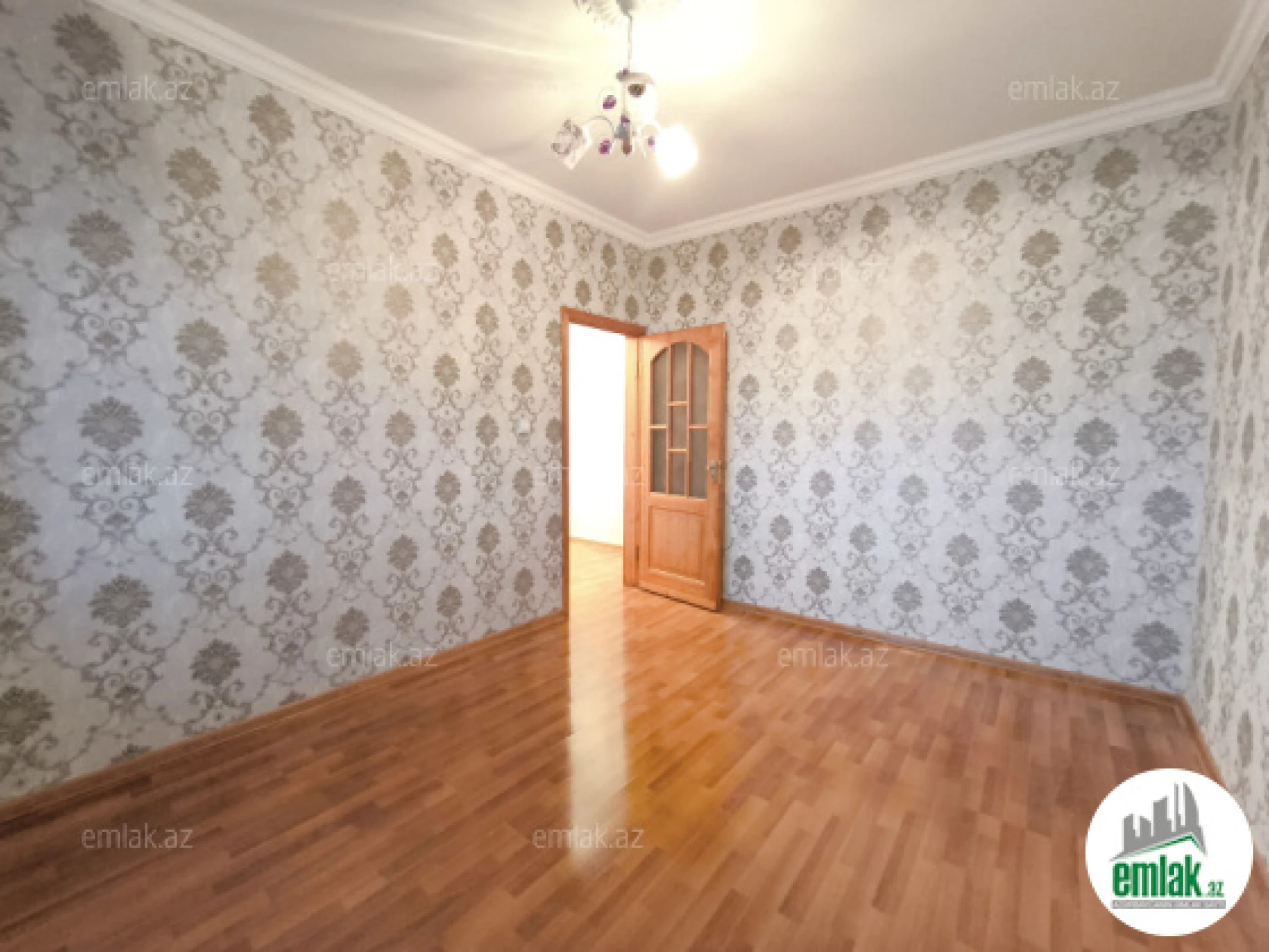 Satılır 4 otaqlı köhnə tikili 100 m²