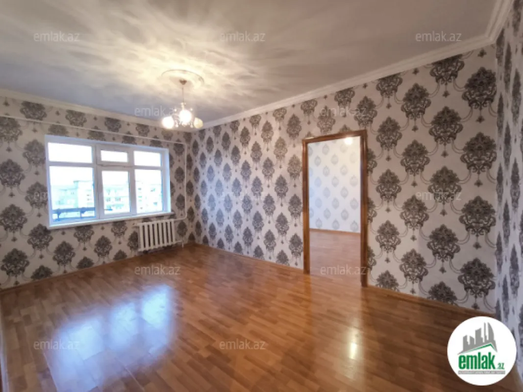 Satılır 4 otaqlı köhnə tikili 100 m²