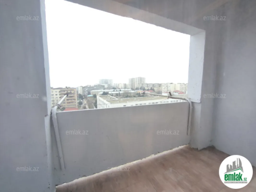 Satılır 4 otaqlı köhnə tikili 100 m²