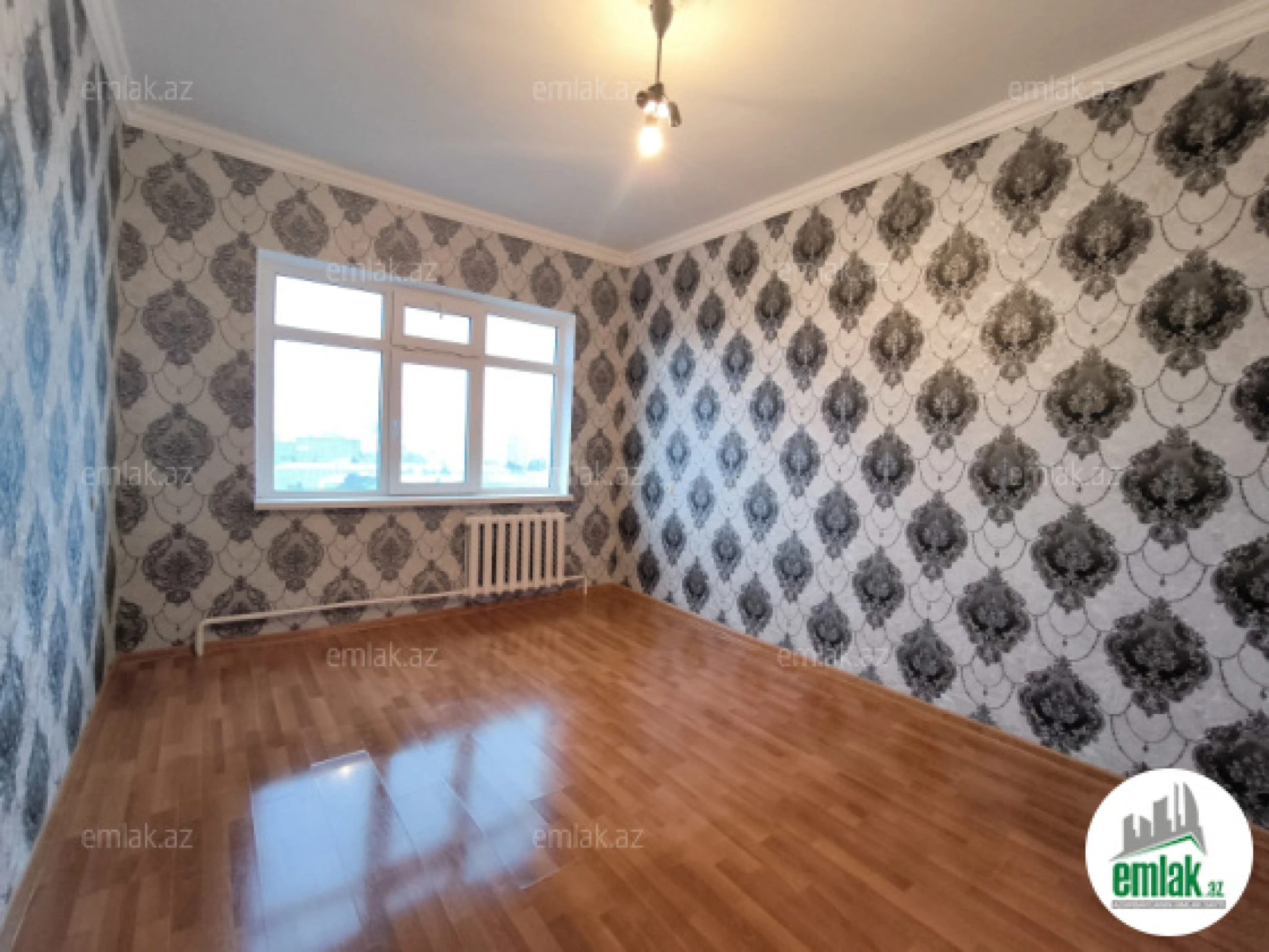 Satılır 4 otaqlı köhnə tikili 100 m²