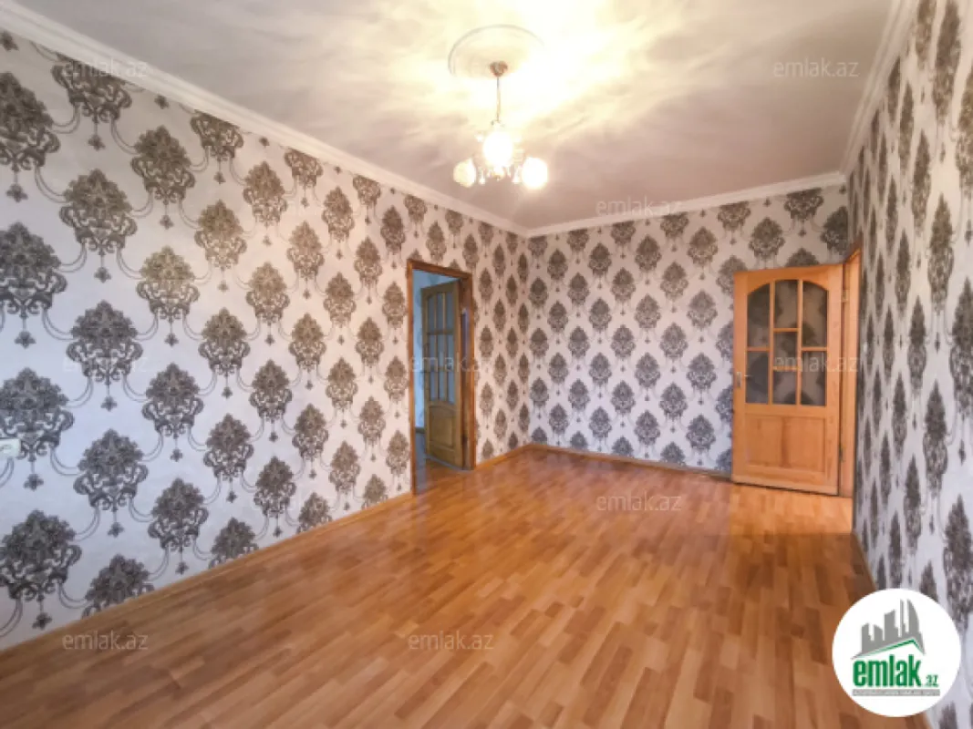 Satılır 4 otaqlı köhnə tikili 100 m²