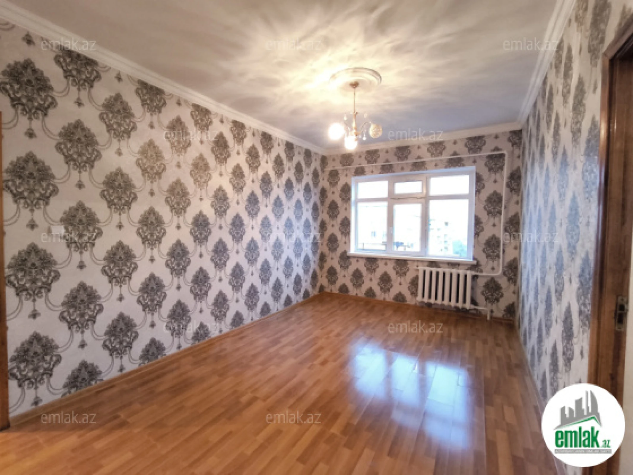 Satılır 4 otaqlı köhnə tikili 100 m²