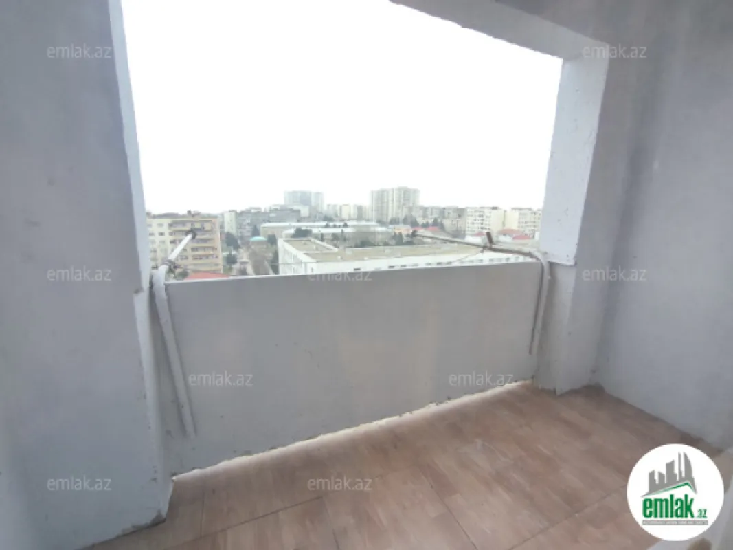 Satılır 4 otaqlı köhnə tikili 100 m²