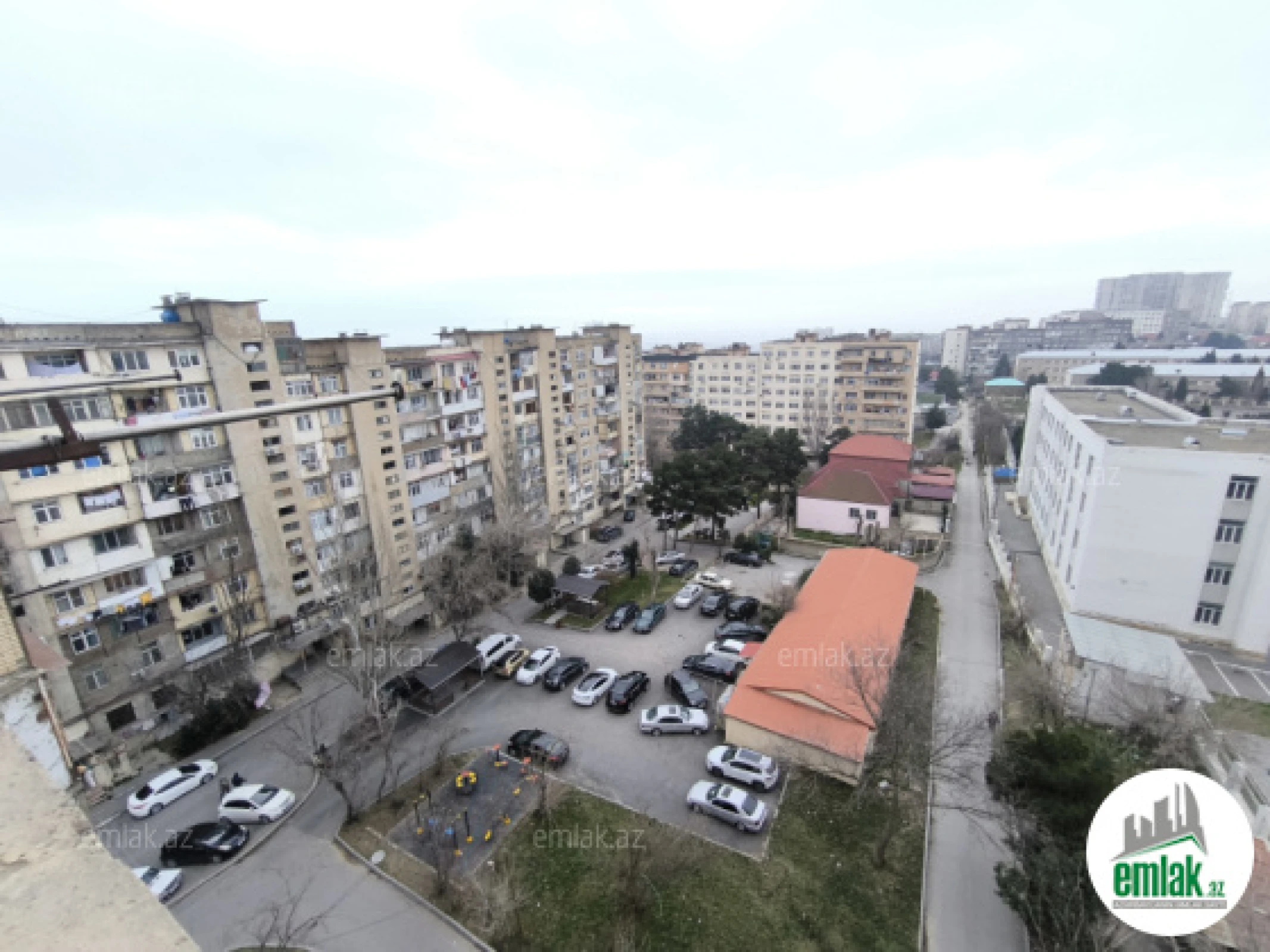 Satılır 4 otaqlı köhnə tikili 100 m²