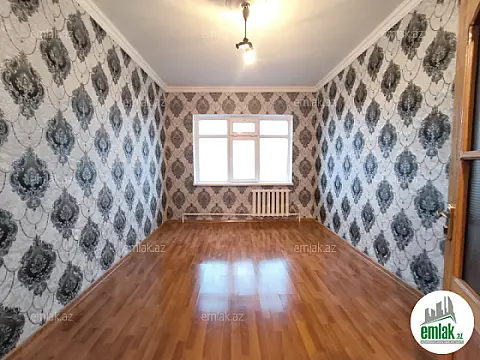 Satılır 4 otaqlı köhnə tikili 100 m²