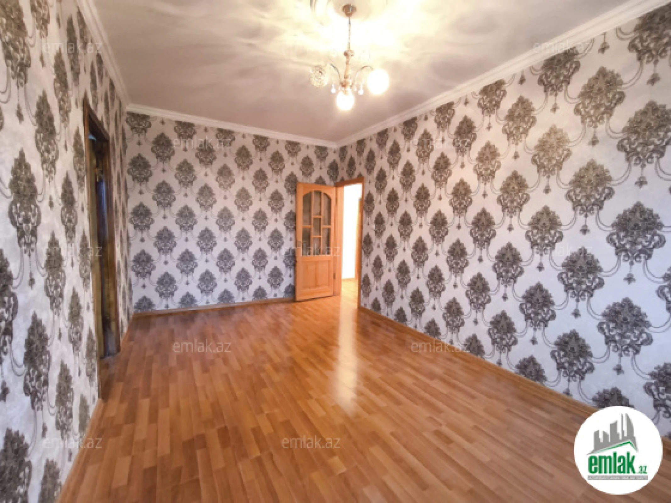 Satılır 4 otaqlı köhnə tikili 100 m²