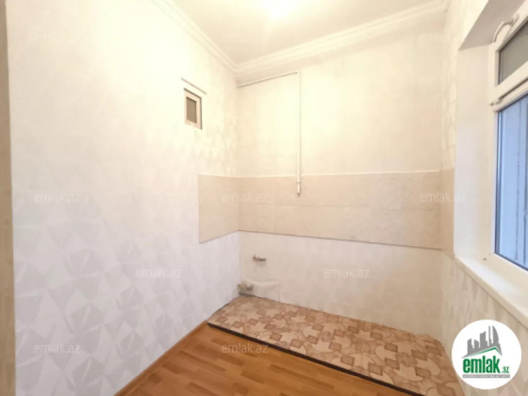 Satılır 4 otaqlı köhnə tikili 100 m²