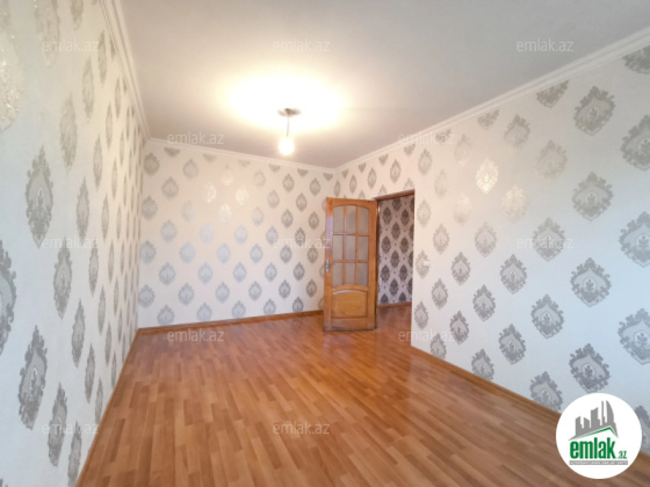 Satılır 4 otaqlı köhnə tikili 100 m²