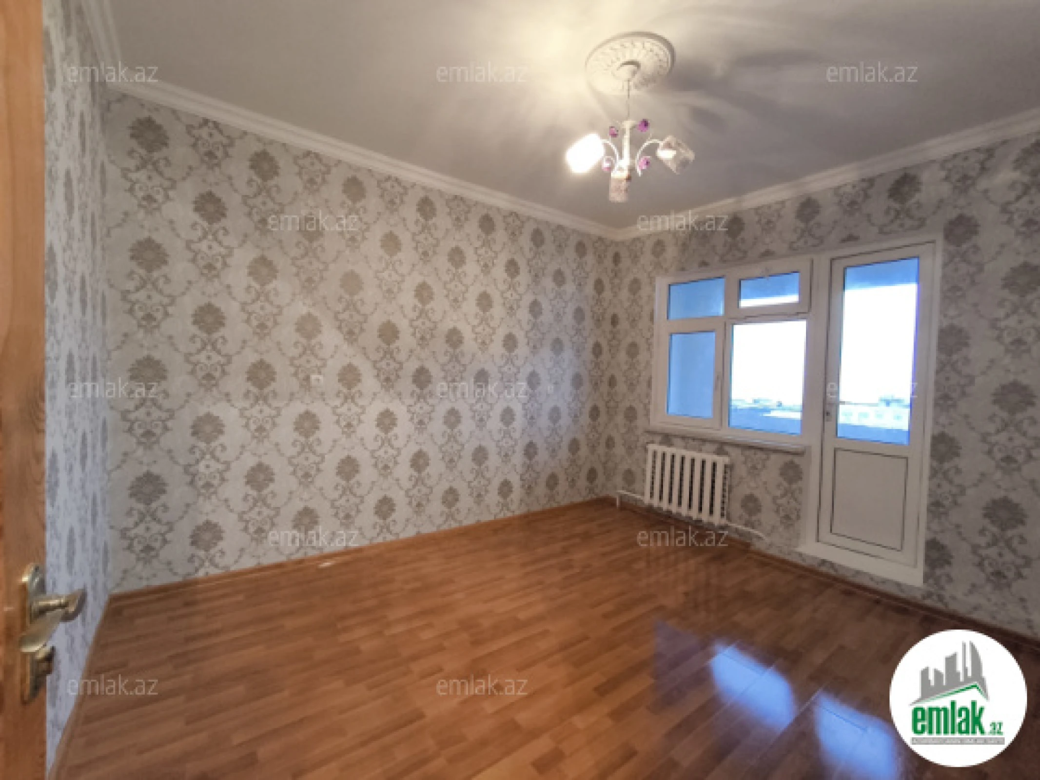 Satılır 4 otaqlı köhnə tikili 100 m²