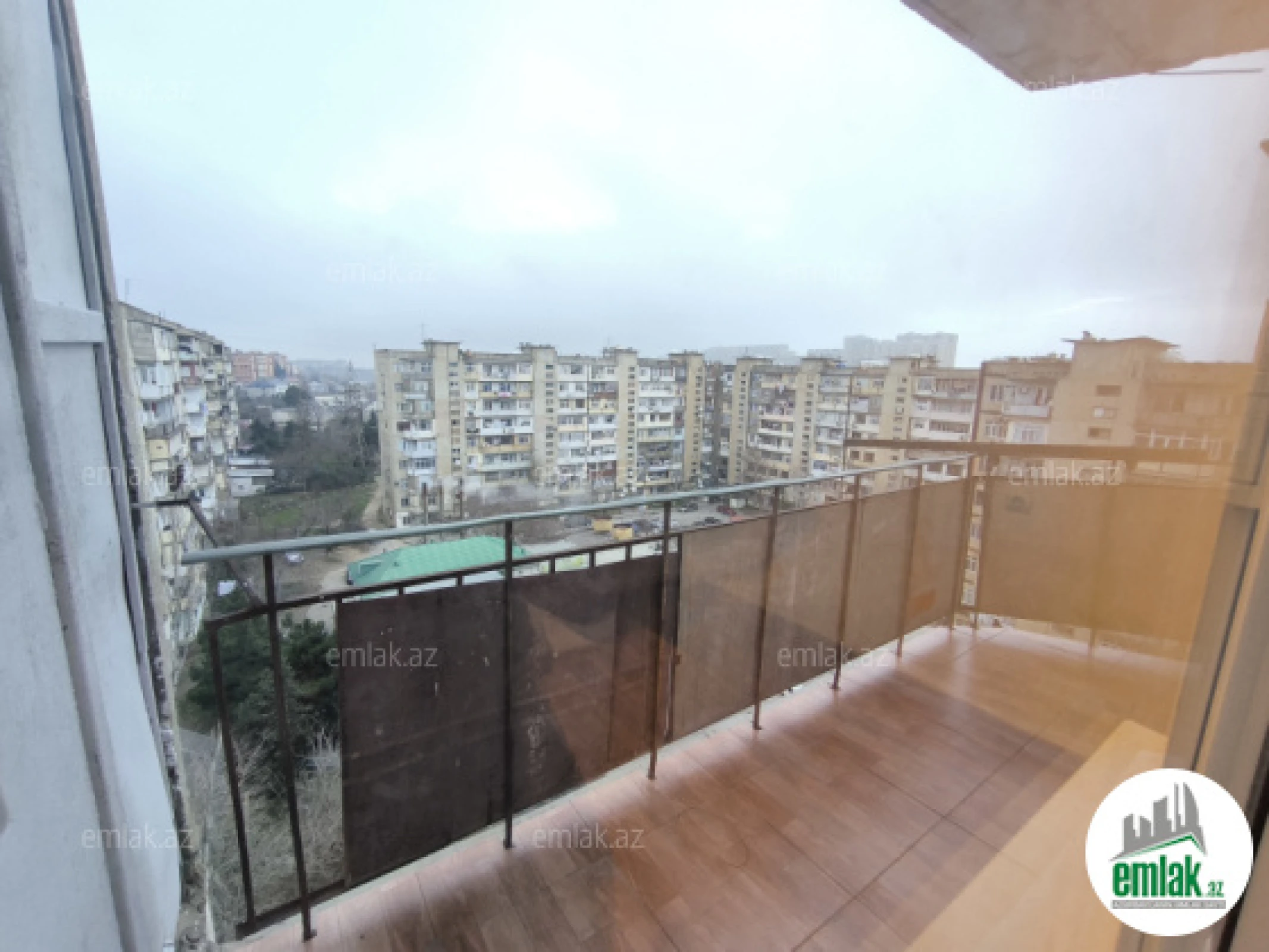 Satılır 4 otaqlı köhnə tikili 100 m²