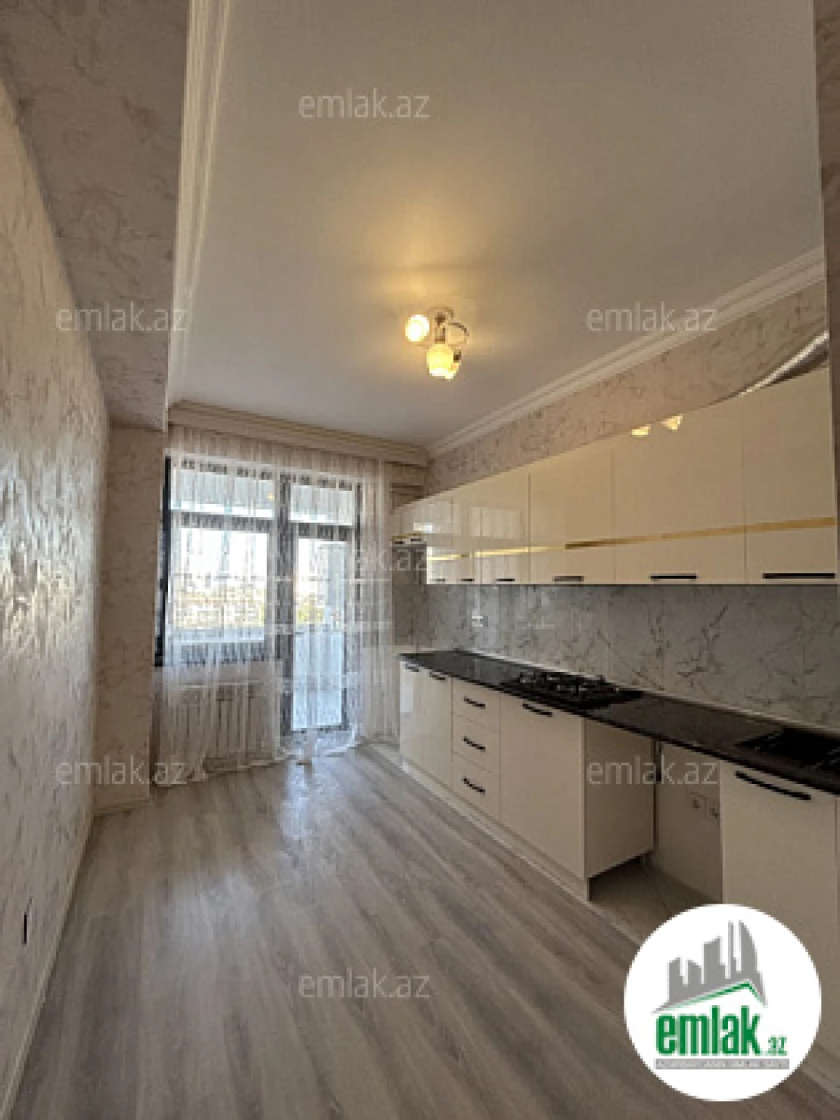 Satılır 2 otaqlı köhnə tikili 80 m²