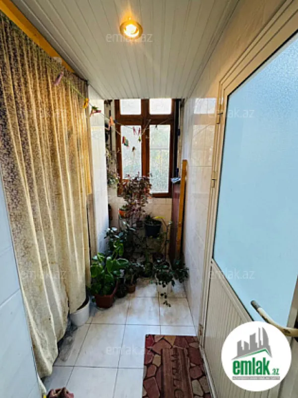 Satılır 4 otaqlı köhnə tikili 100 m²