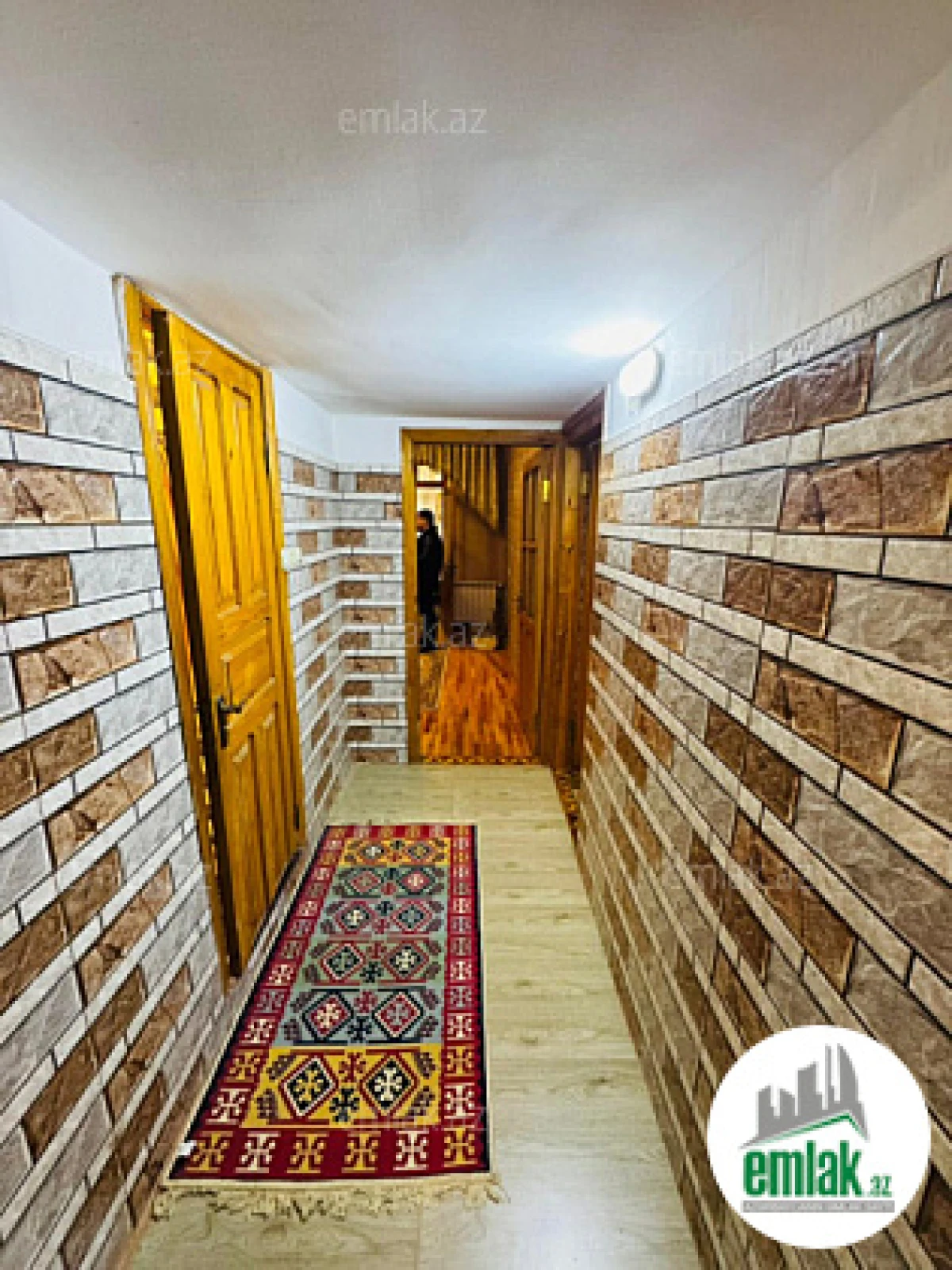 Satılır 4 otaqlı köhnə tikili 100 m²