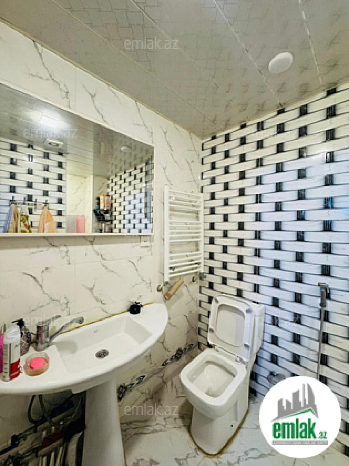 Satılır 4 otaqlı köhnə tikili 100 m²