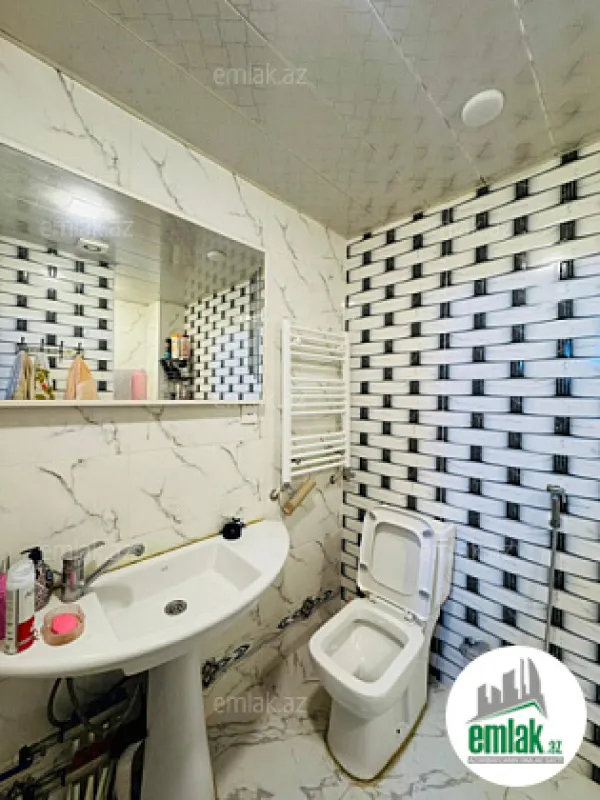 Satılır 4 otaqlı köhnə tikili 100 m²