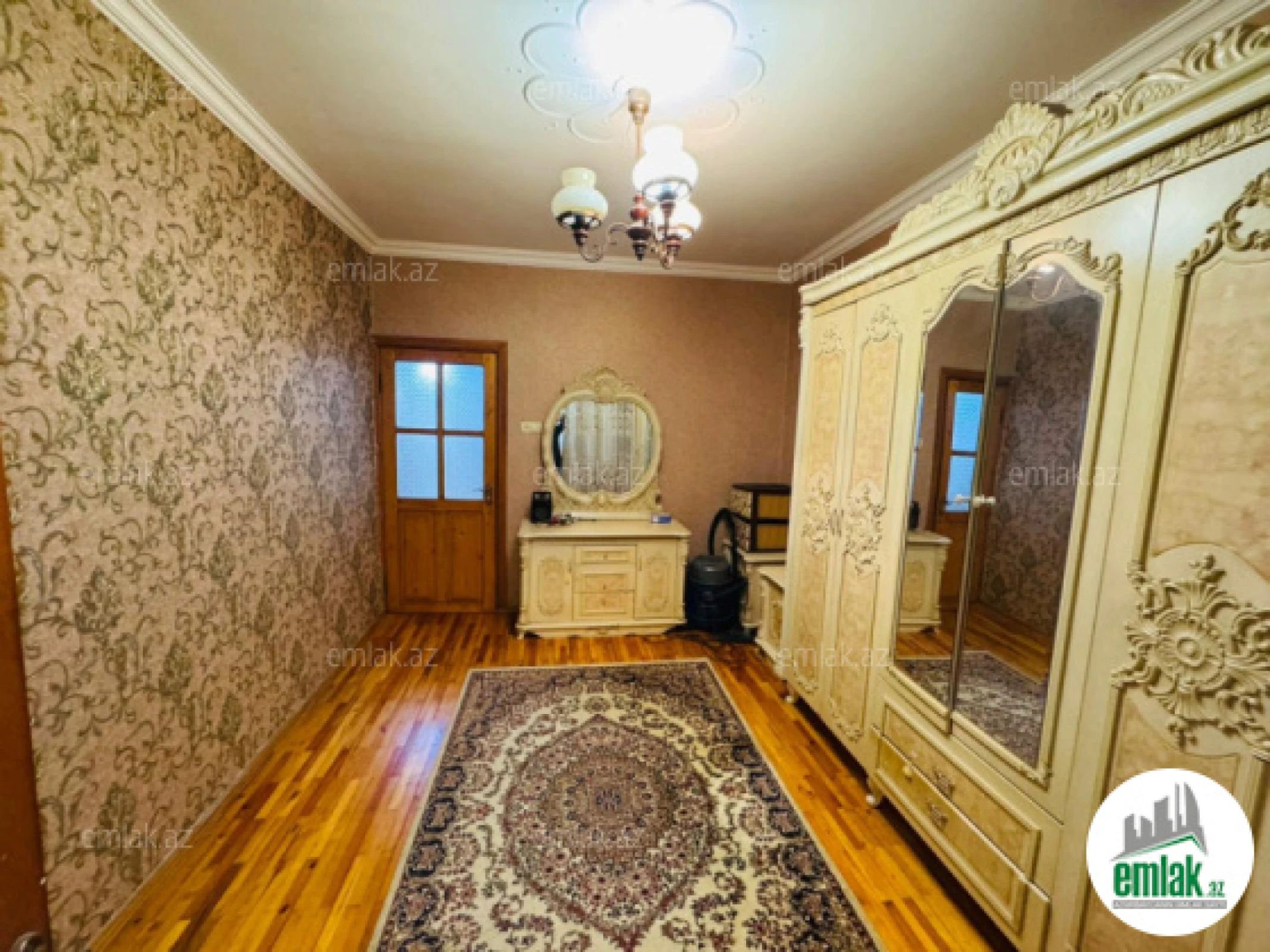 Satılır 4 otaqlı köhnə tikili 100 m²