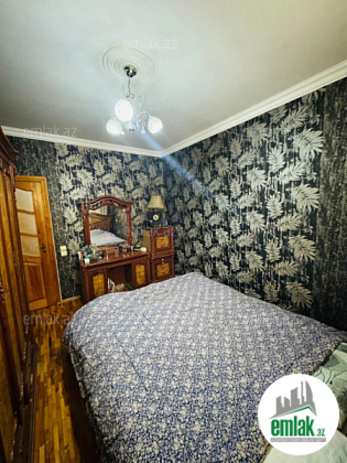 Satılır 4 otaqlı köhnə tikili 100 m²