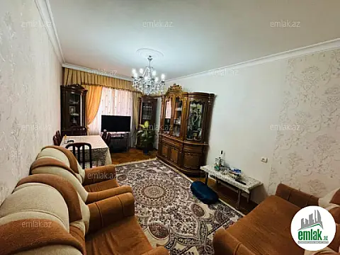 Satılır 4 otaqlı köhnə tikili 100 m²