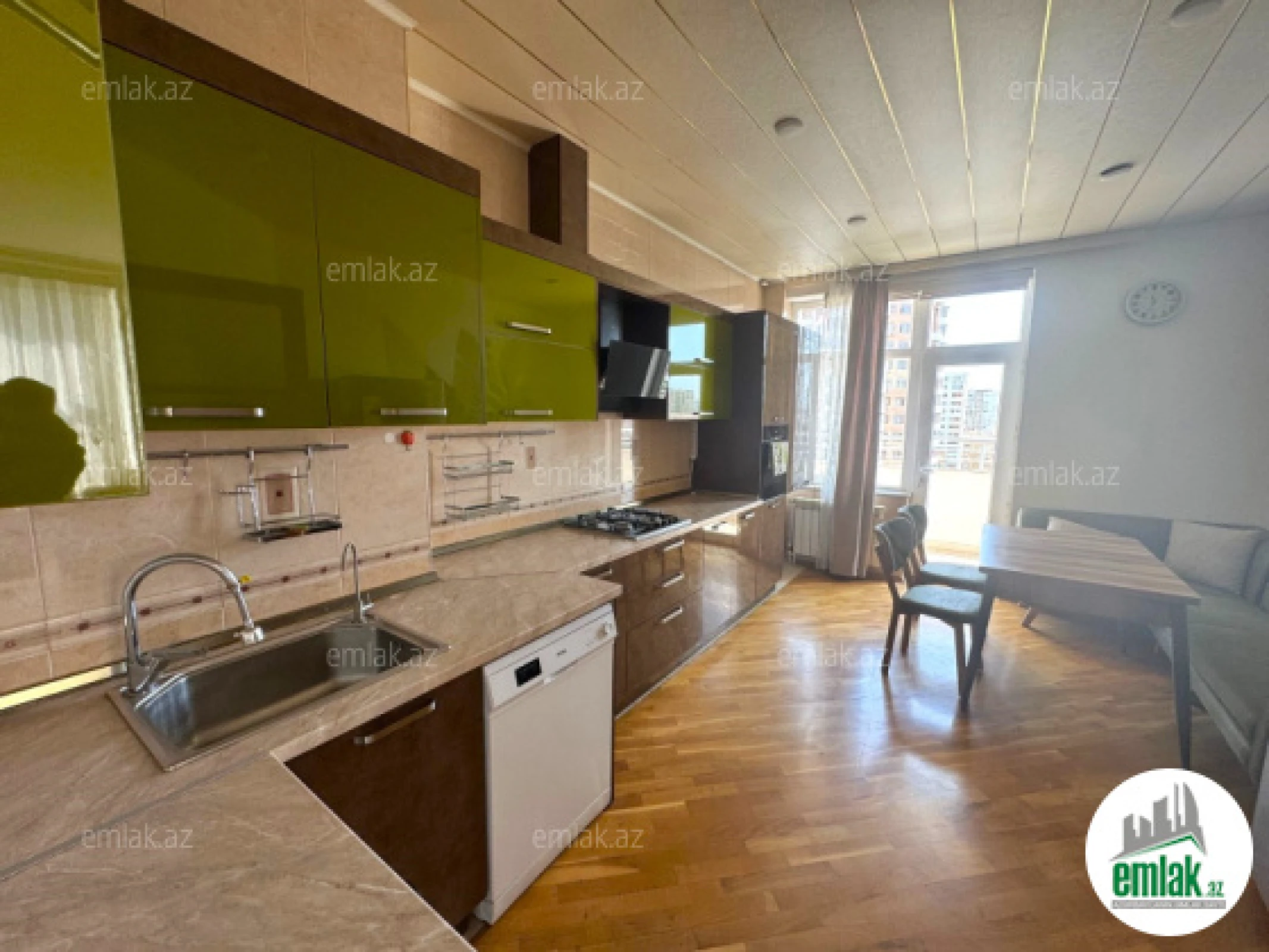 Satılır 3 otaqlı yeni tikili 165 m²