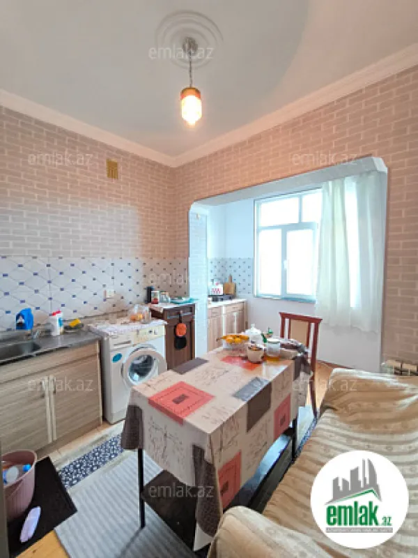 Satılır 2 otaqlı köhnə tikili 60 m²