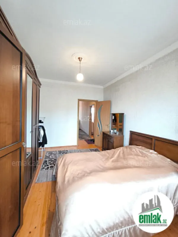 Satılır 2 otaqlı köhnə tikili 60 m²