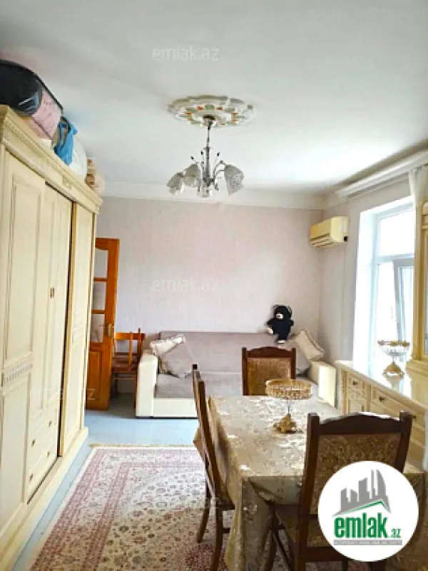 Satılır 2 otaqlı köhnə tikili 45 m²