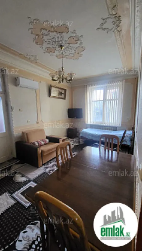 Satılır 2 otaqlı köhnə tikili 70 m²
