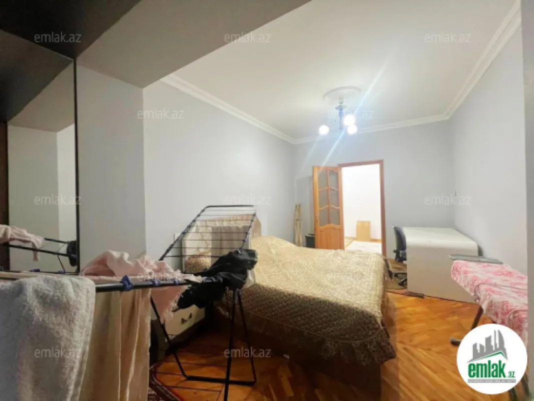 Satılır 3 otaqlı köhnə tikili 90 m²