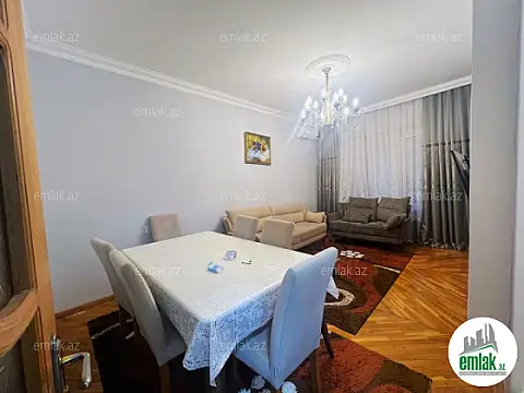 Satılır 3 otaqlı köhnə tikili 90 m²