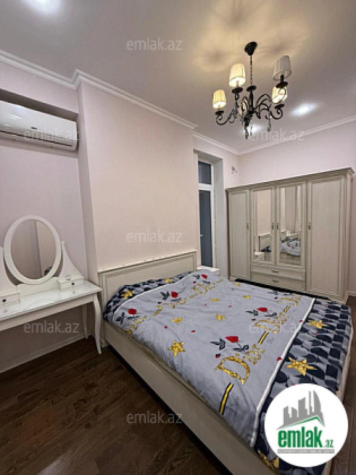 Satılır 3 otaqlı yeni tikili 120 m²