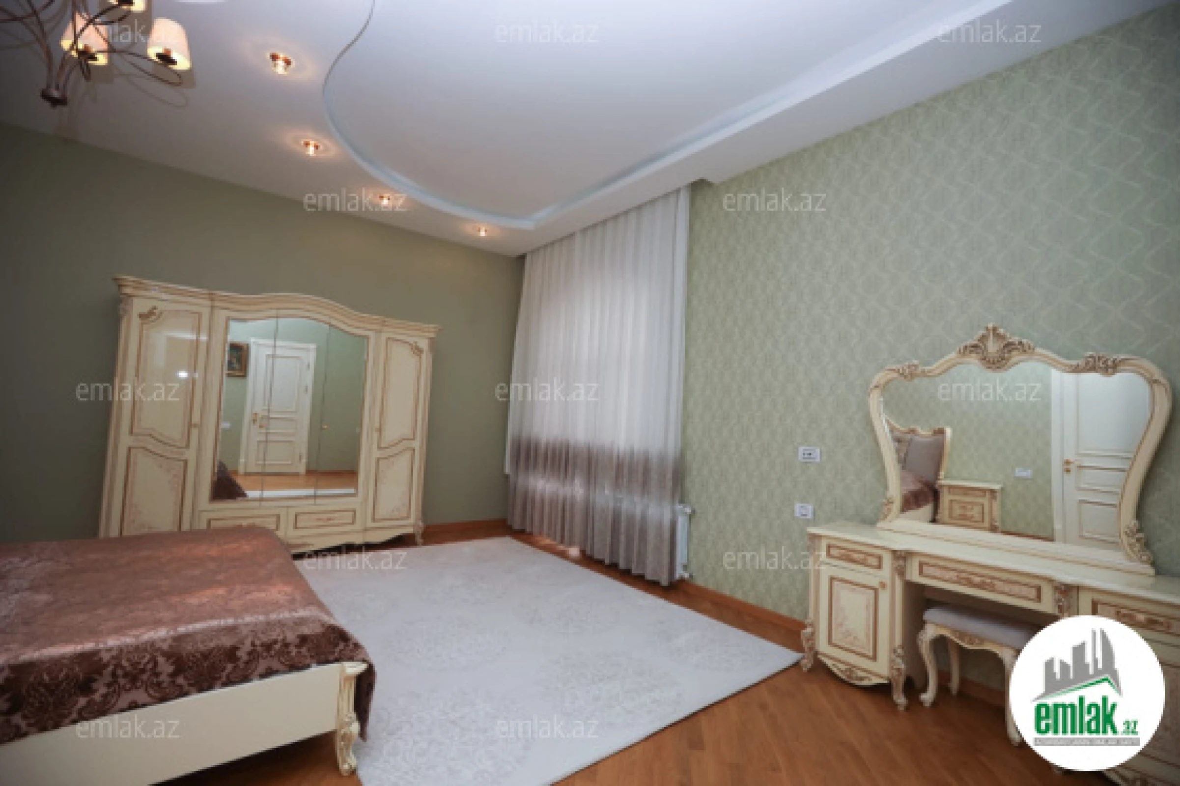 Satılır 6 otaqlı həyət evi 400 m²